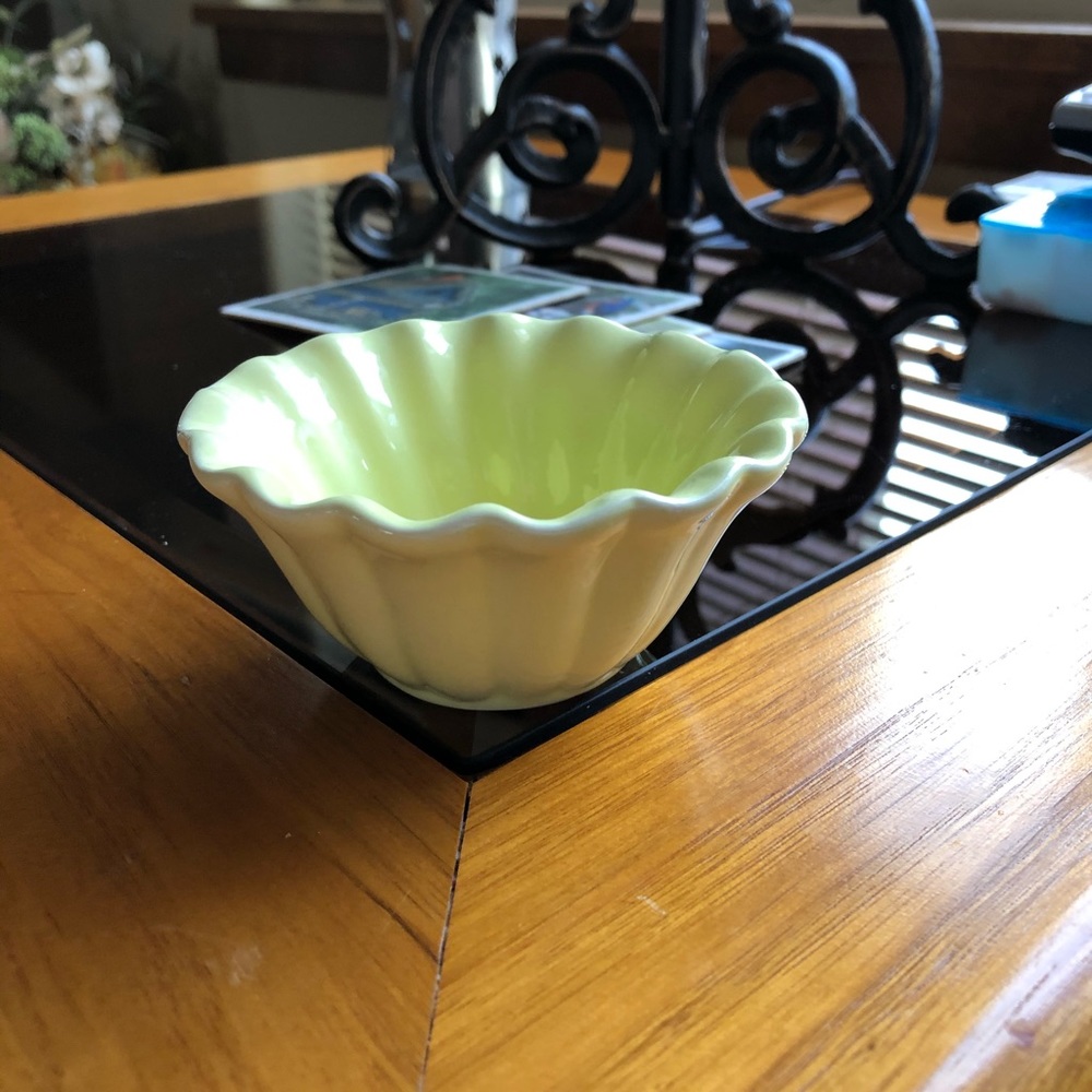 NWOT - Small Candy Dish - Yellow - Dainty & Cute